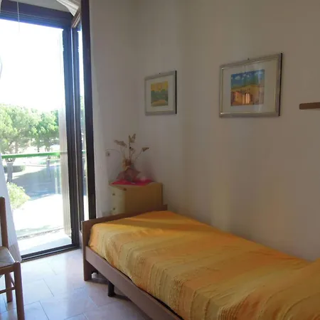 Relaxing Flat With Pool In A Quiet Holiday Village アパート